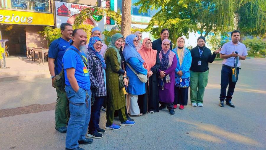 Autumn seasons group  13 members from Malaysia October trip 9 night 10 days