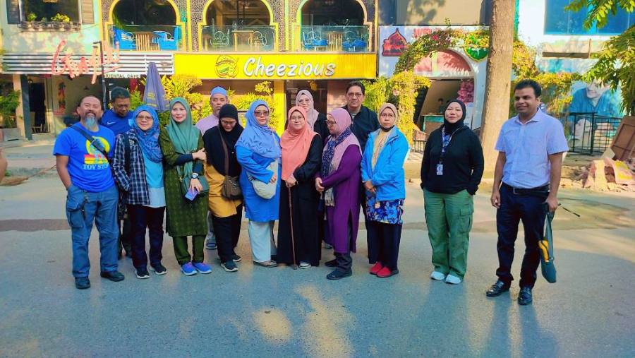 Autumn seasons group  13 members from Malaysia October trip 9 night 10 days
